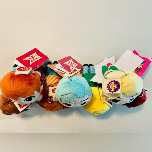 Tinytan Tinymart Nesoberi Keychain Plushie

BTS Official Merchandise - Picture 2 of 5